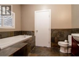 215 Sixth Street E, Revelstoke, BC V0E2S0 Photo 16