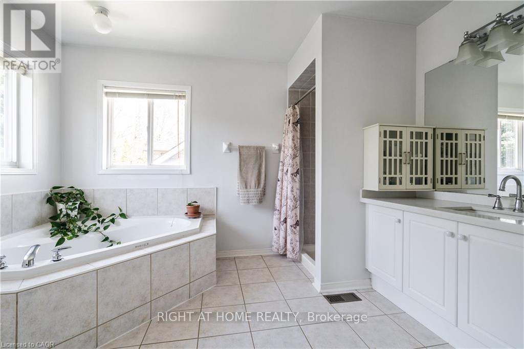 106 MOORE CRESCENT - 30