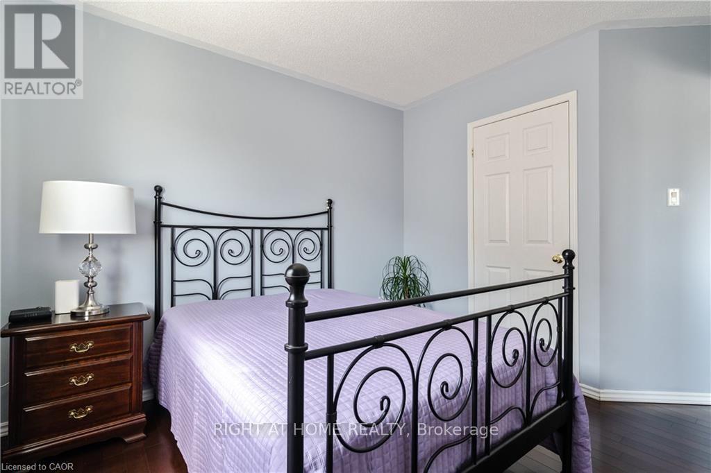 106 MOORE CRESCENT - 35