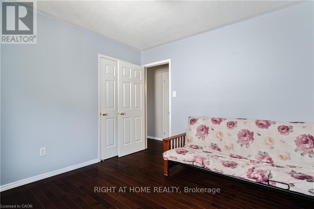 106 MOORE CRESCENT - 37