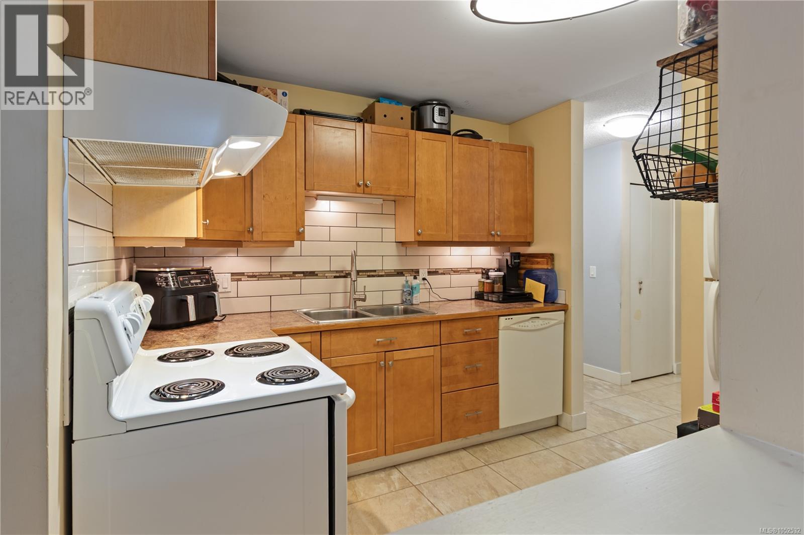 #103 4720 Uplands Dr - 5