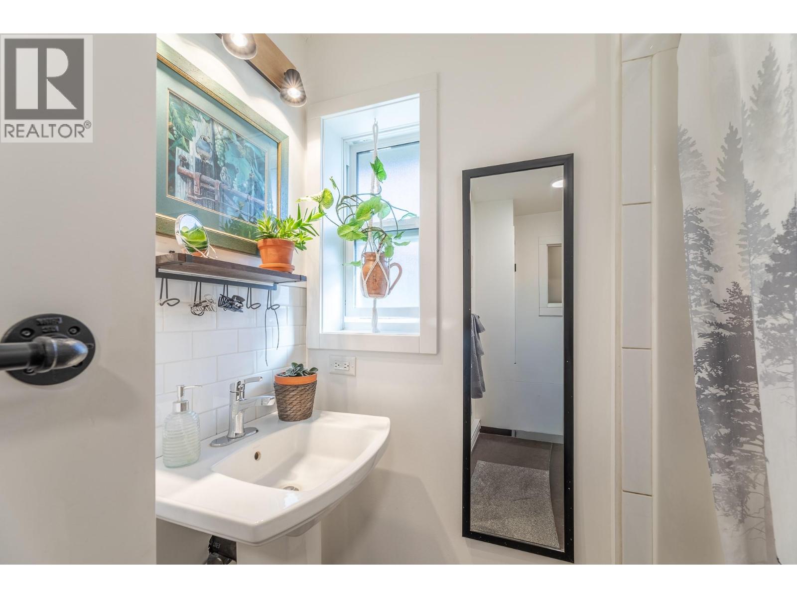 855 Fish Lake Road, Summerland - Image 1