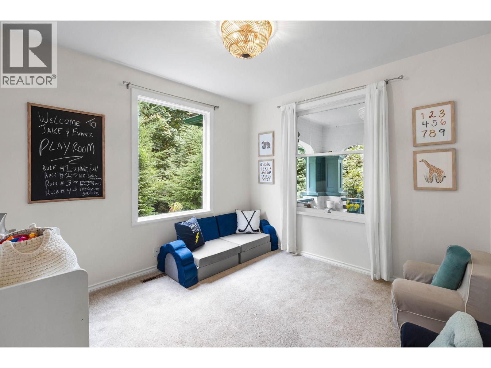 1 650 W KEITH ROAD, North Vancouver - Image 1