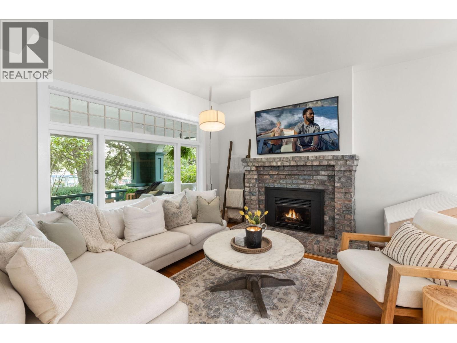 1 650 W KEITH ROAD, North Vancouver - Image 1