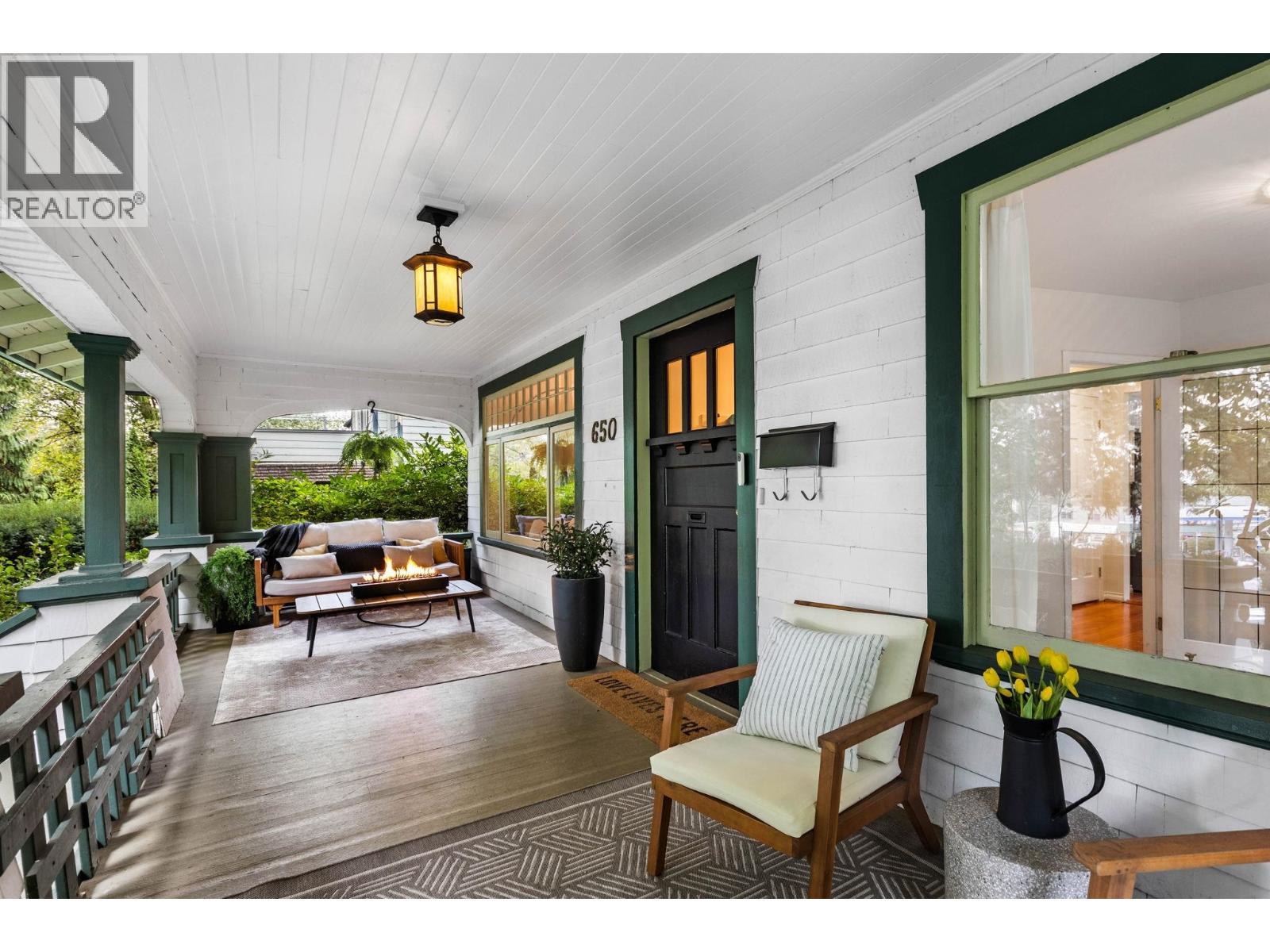 1 650 W KEITH ROAD, North Vancouver - Image 1