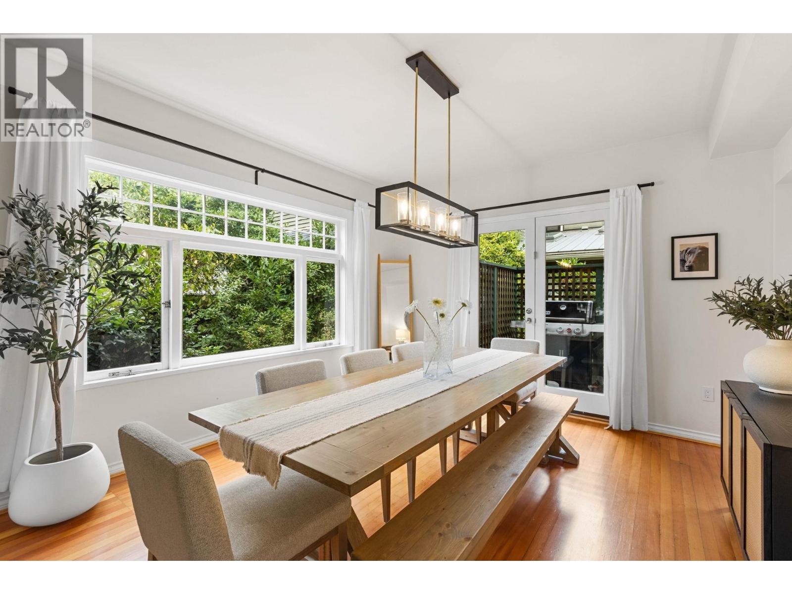 1 650 W KEITH ROAD, North Vancouver - Image 1
