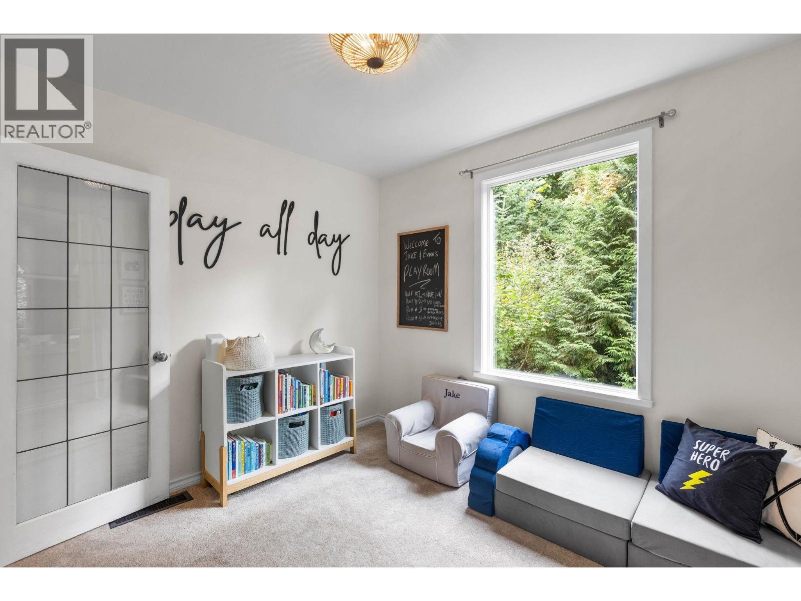 1 650 W KEITH ROAD, North Vancouver - Image 1
