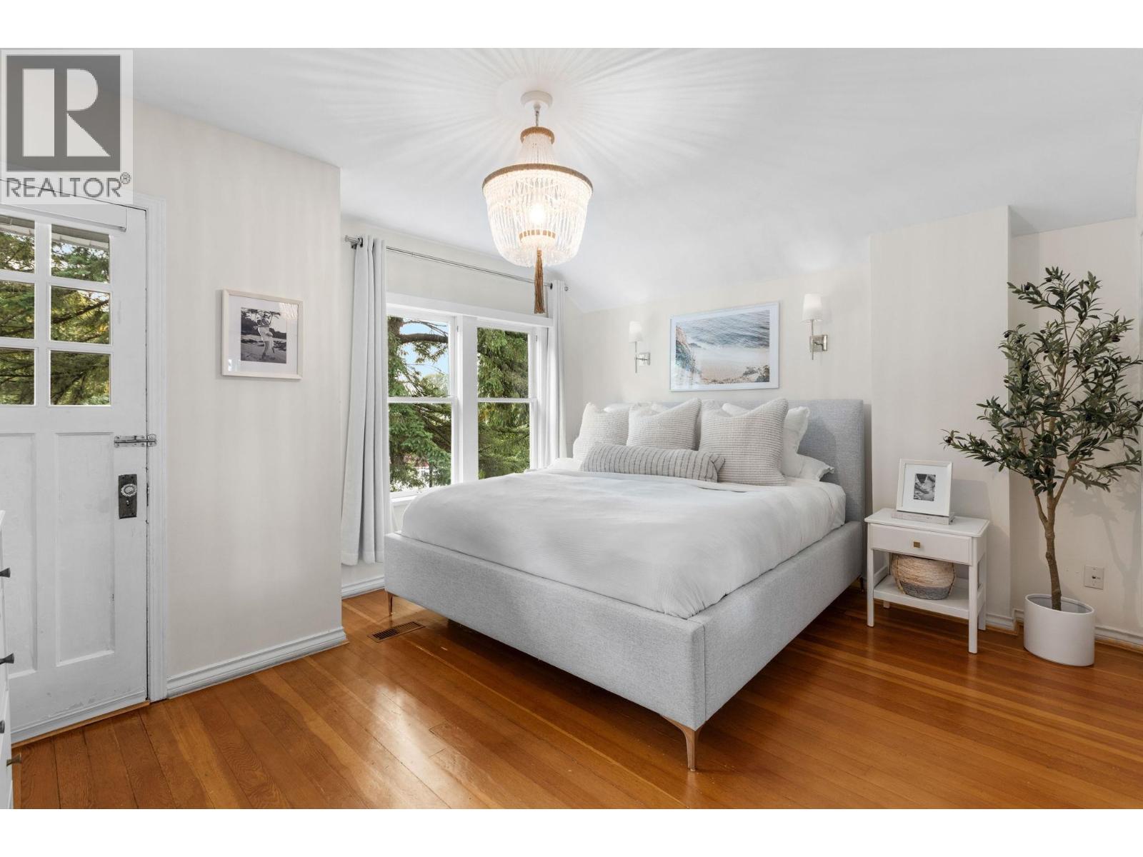 1 650 W KEITH ROAD, North Vancouver - Image 1