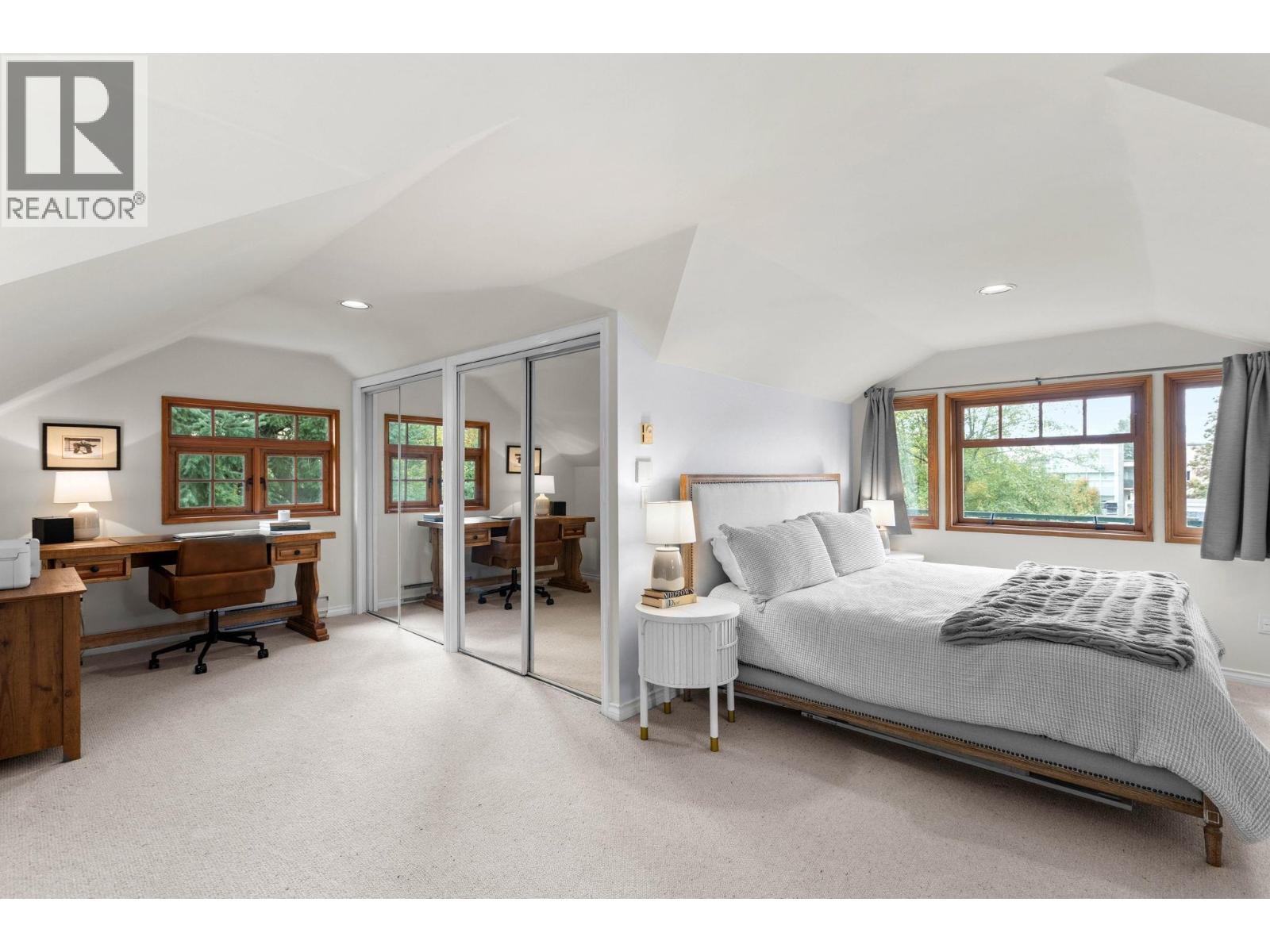 1 650 W KEITH ROAD, North Vancouver - Image 1