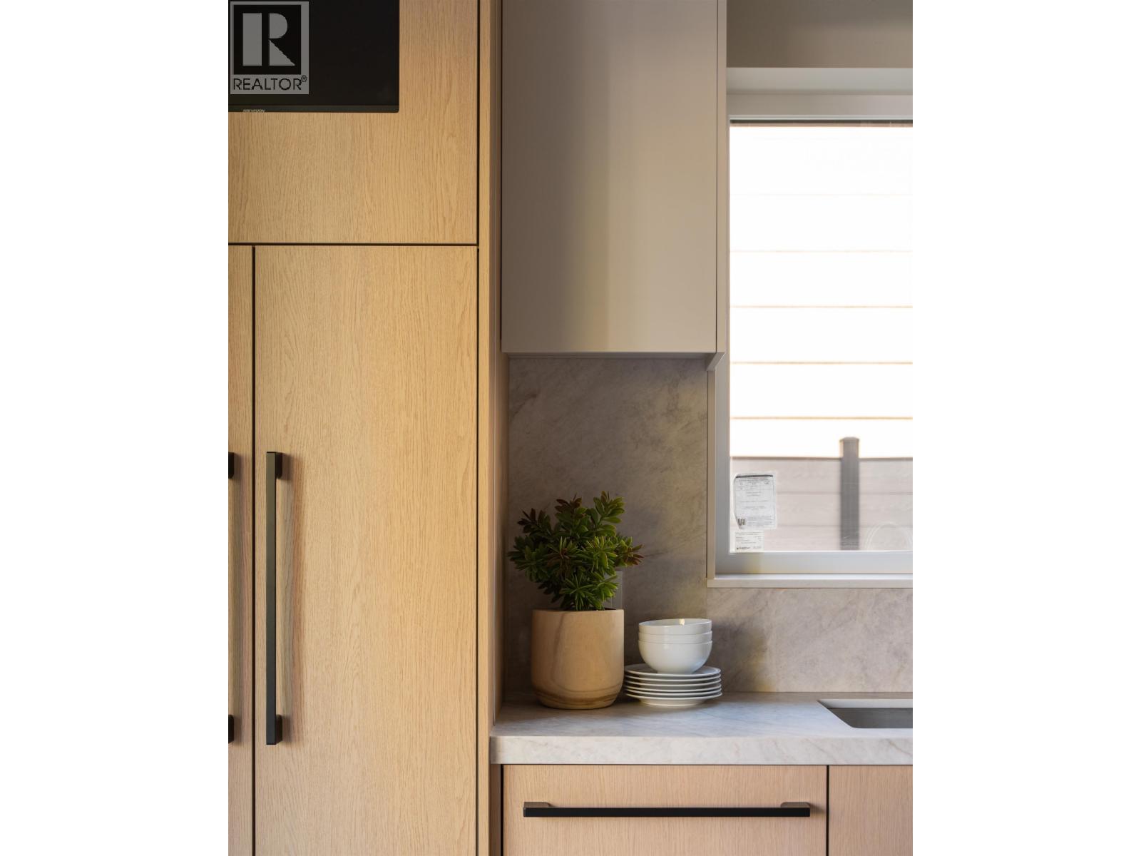 Photo of 1 5023 ROSS STREET 16