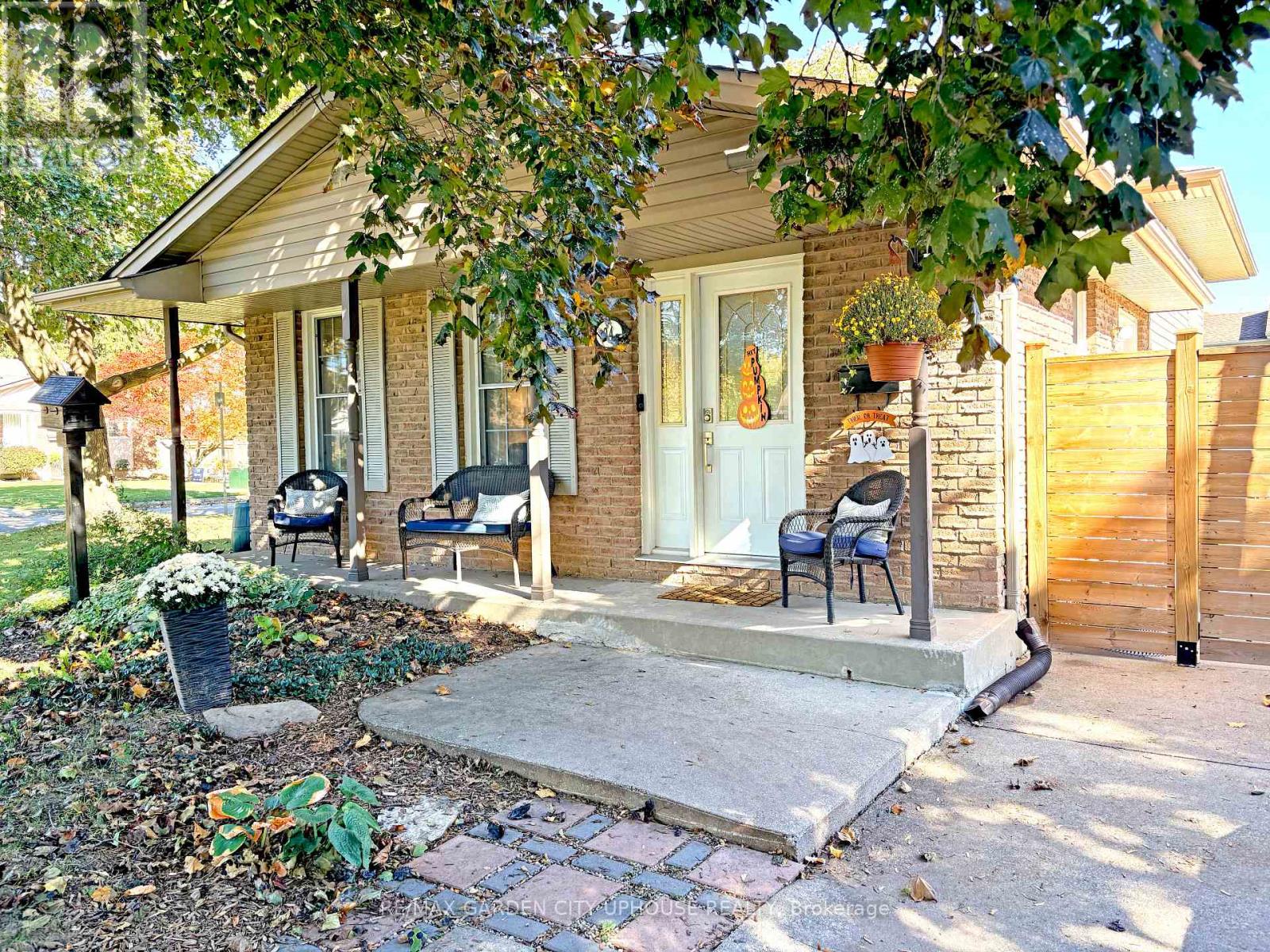 24 GREENMEADOW COURT, St. Catharines (Fairview), ON, photo 2