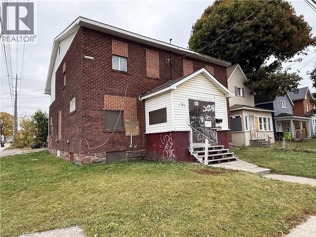 104 ALBERT Street E