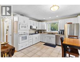 230 Case Street, photo 2