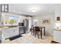 230 Case Street, photo 3