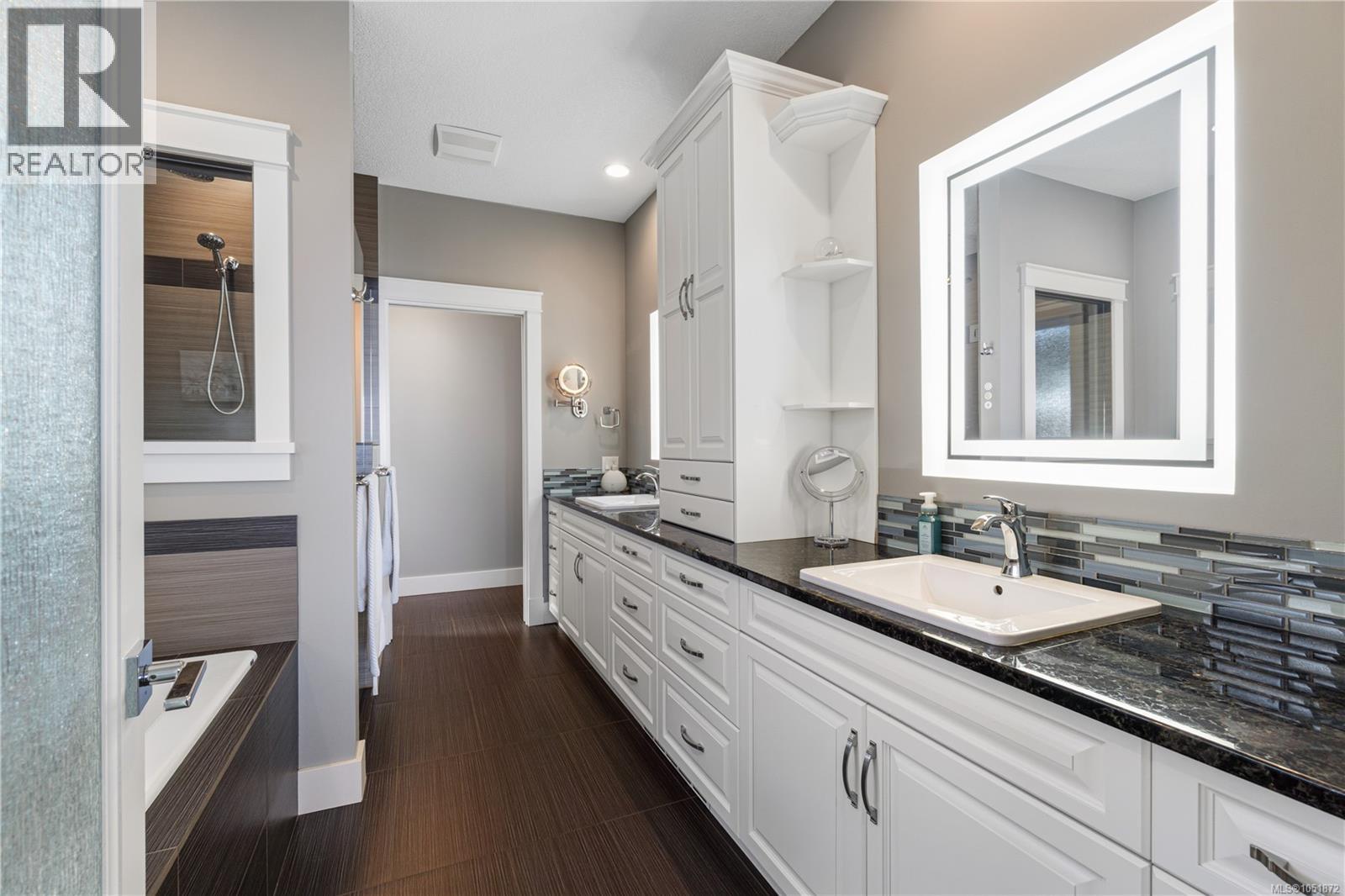 3030 Dolphin Dr - 11