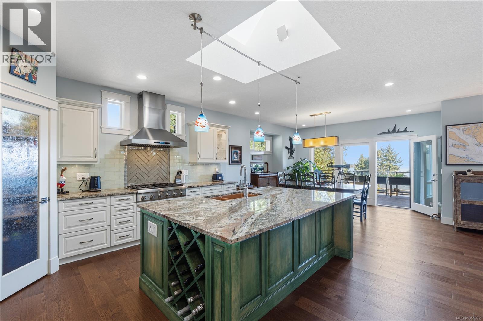 3030 Dolphin Dr - 24
