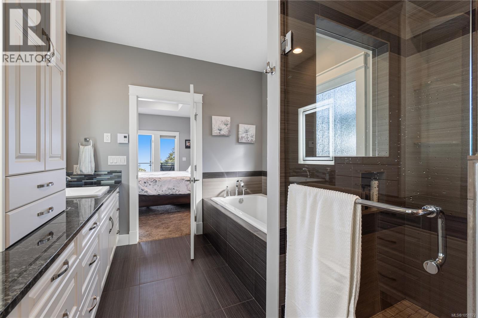 3030 Dolphin Dr - 34