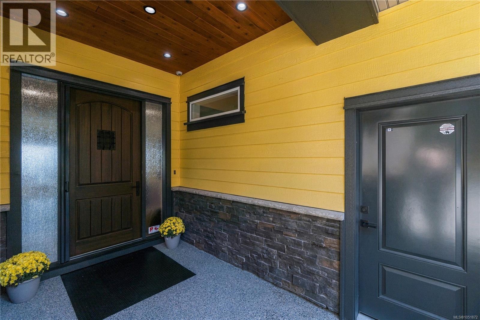 3030 Dolphin Dr - 55