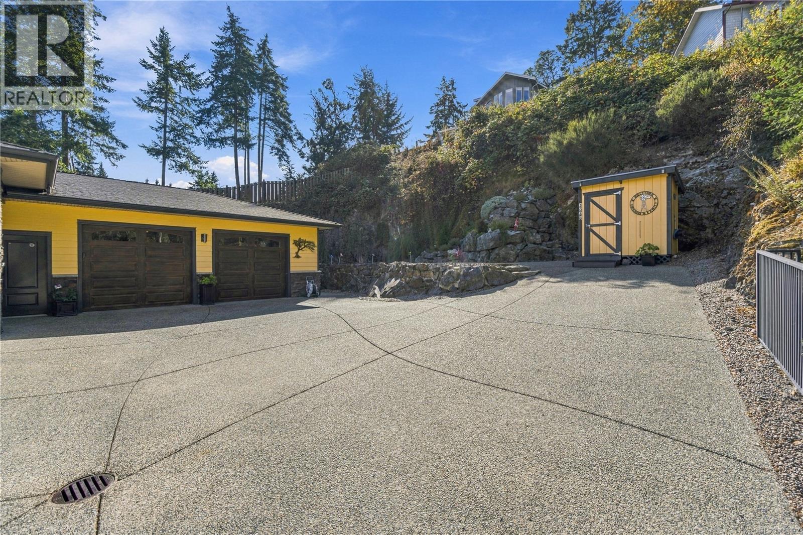 3030 Dolphin Dr - 52