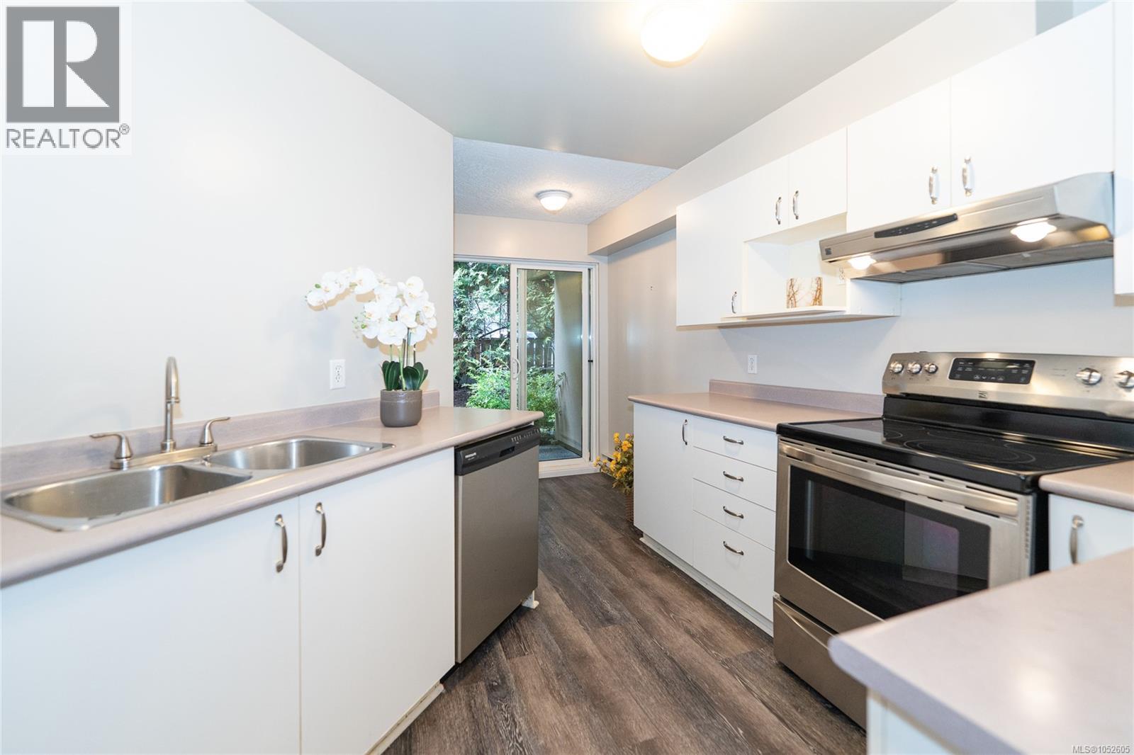 105 835 Selkirk Avenue, Esquimalt
