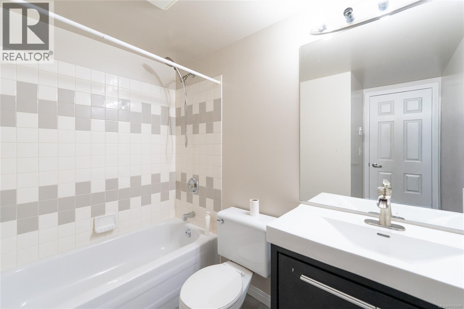 #105 835 Selkirk Ave - 27