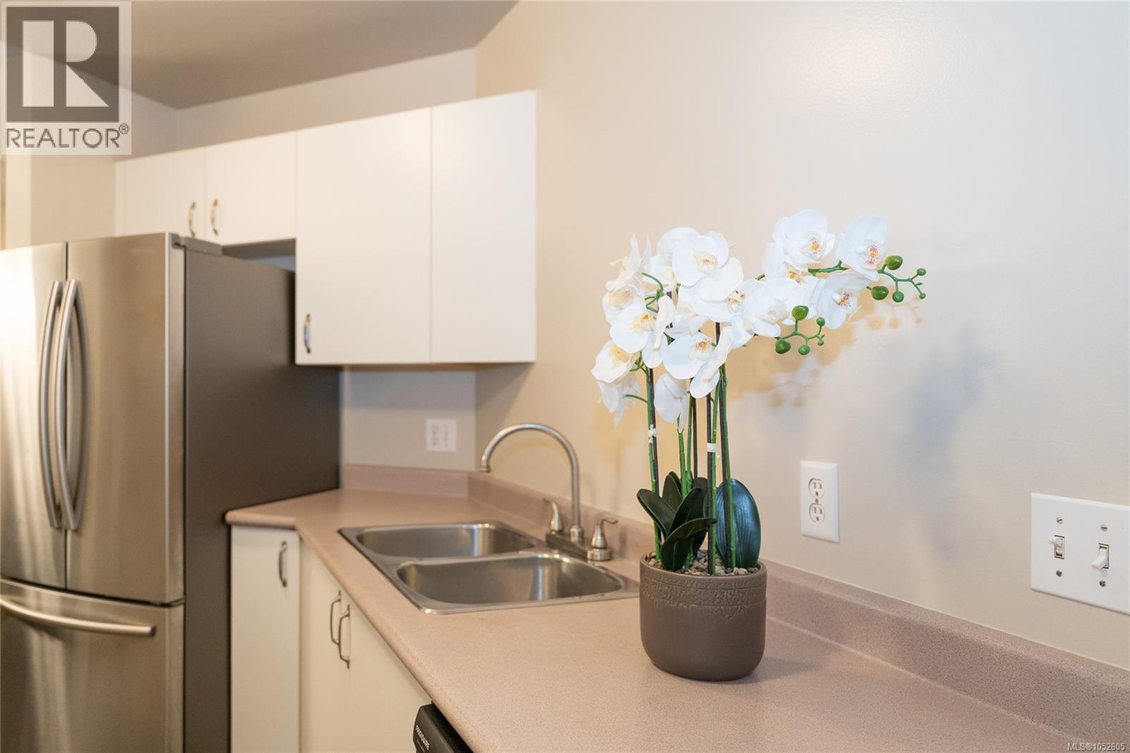 105 835 Selkirk Avenue, Esquimalt