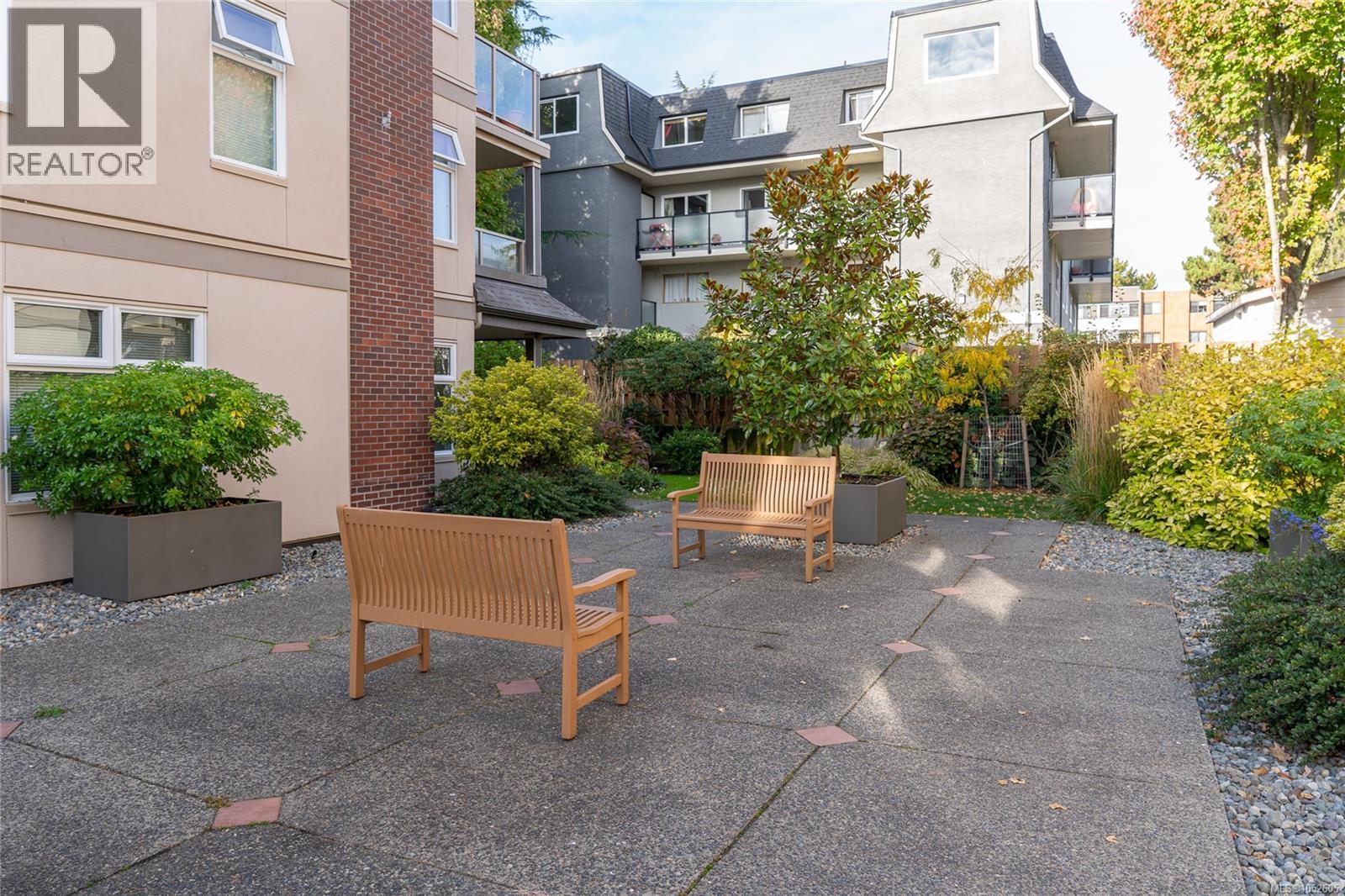 #105 835 Selkirk Ave - 42