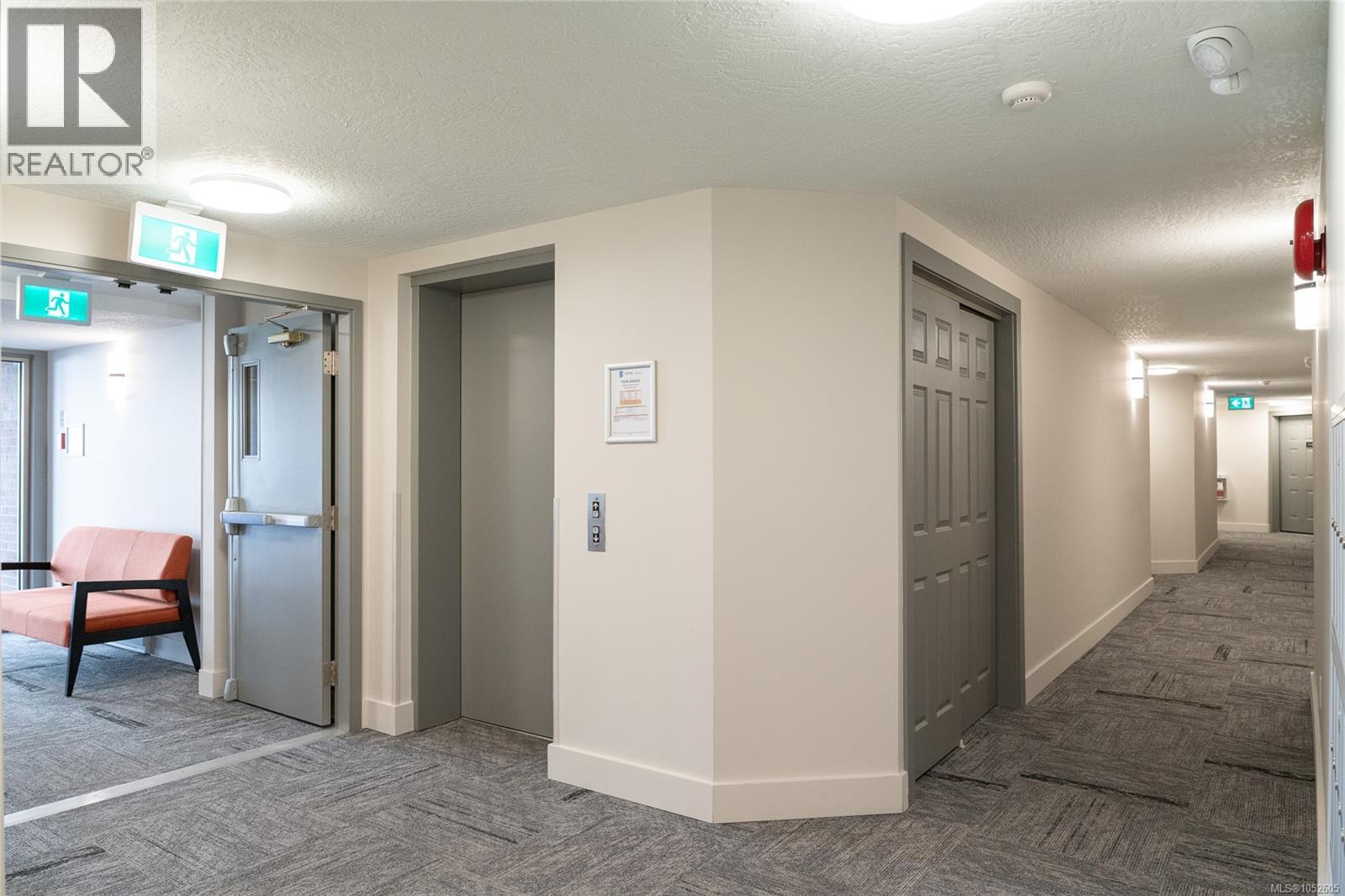 #105 835 Selkirk Ave - 44