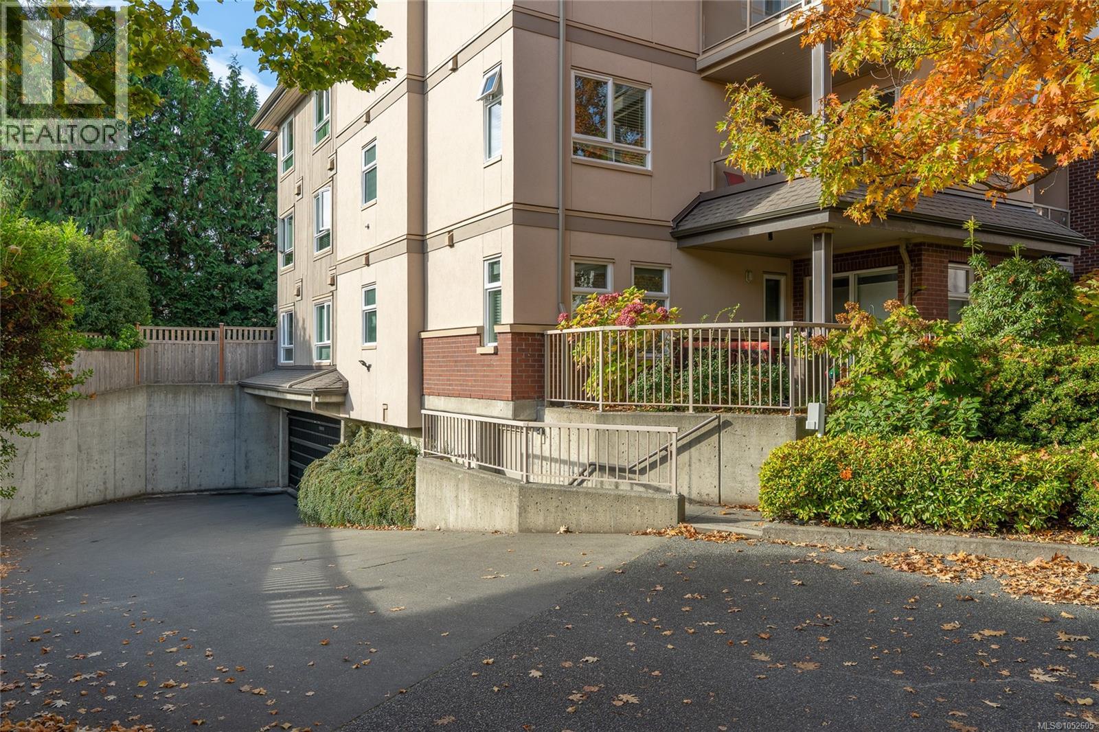 #105 835 Selkirk Ave - 39