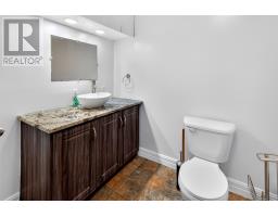 122 Empire Avenue thumbnail 17