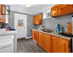122 Empire Avenue thumbnail 19