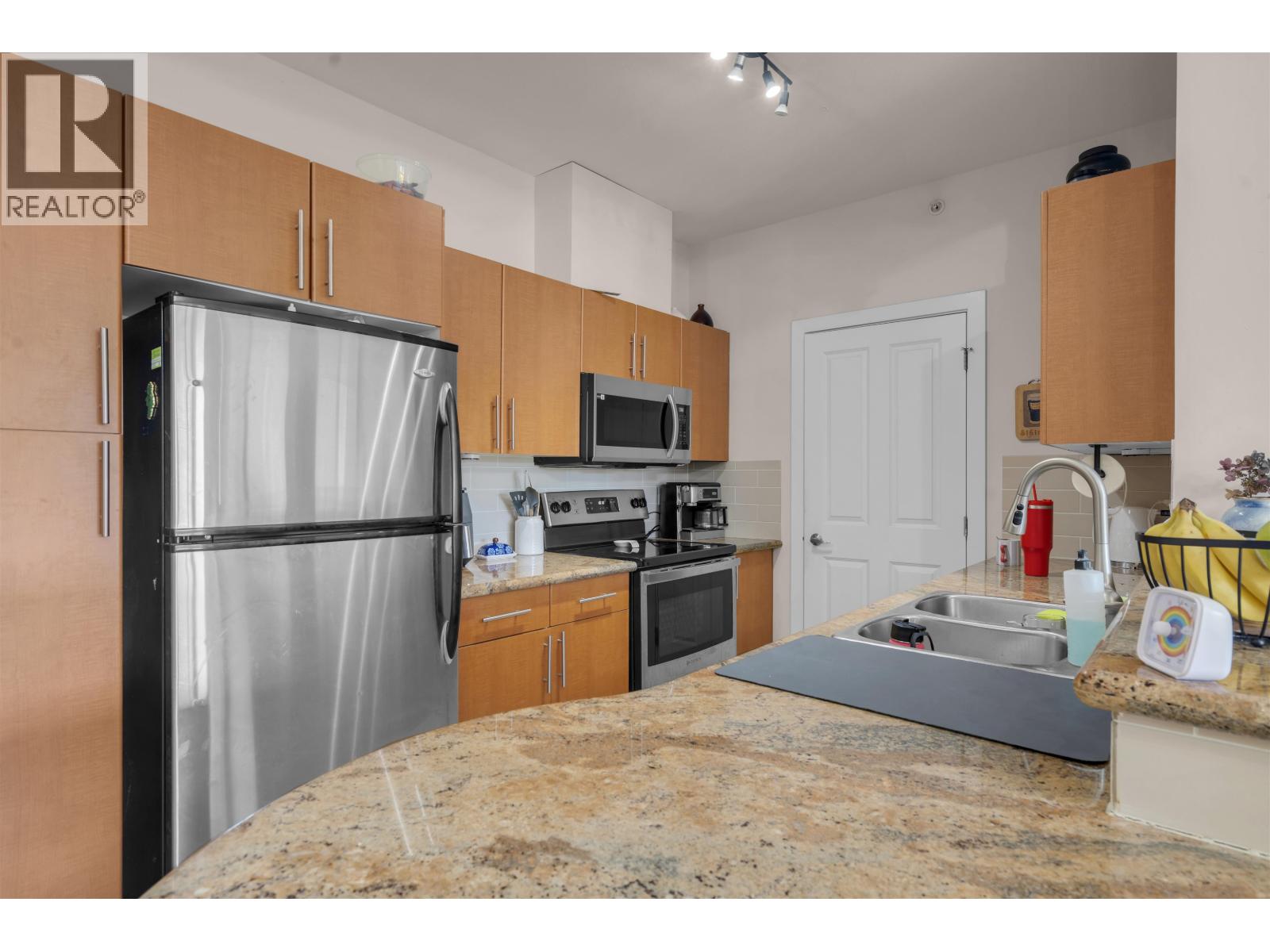 Photo of 402 2478 SHAUGHNESSY STREET 3