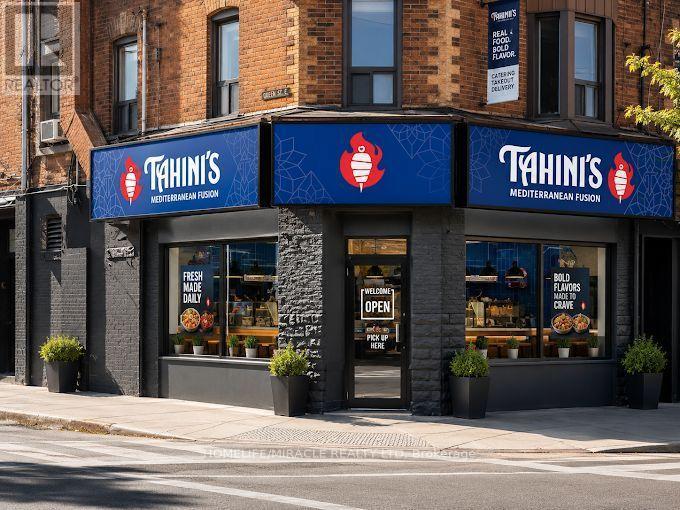 890 Bloor Street W, Toronto