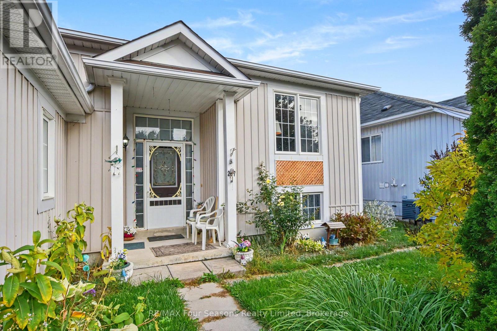 267 Spruce photo 4