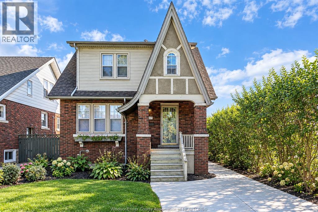 1917 ONEIDA COURT, Windsor