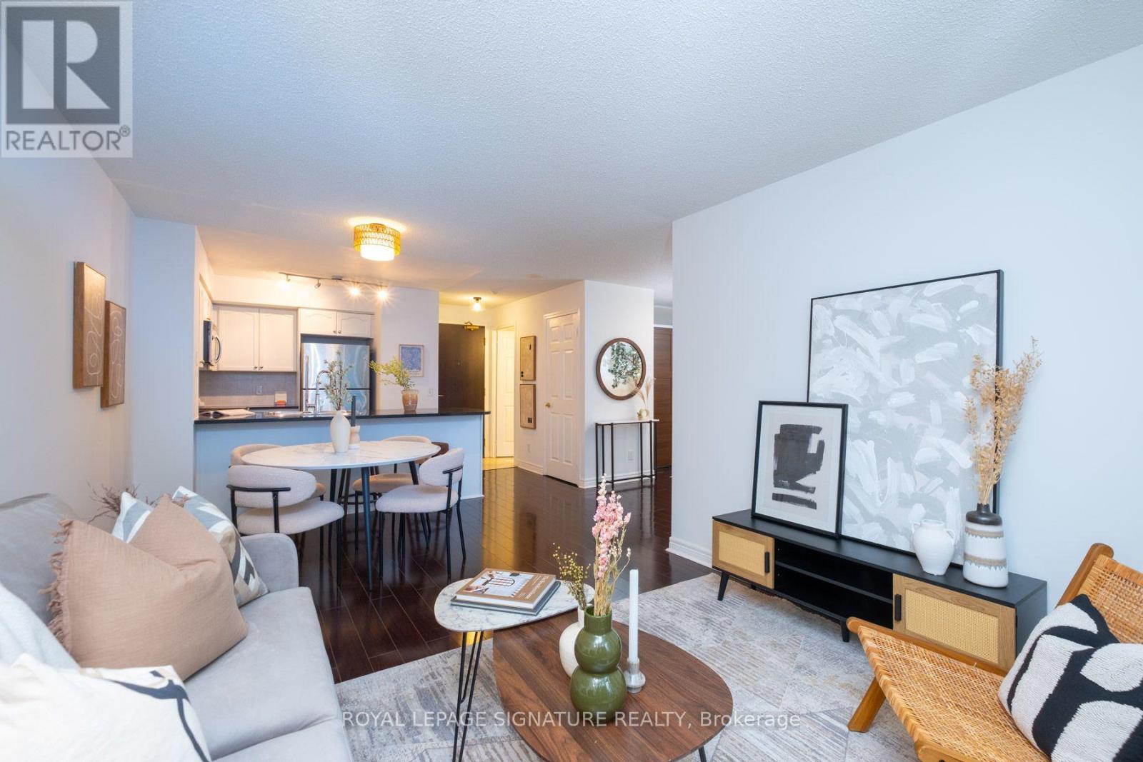 Photo of 30 Grand Trunk Crescent