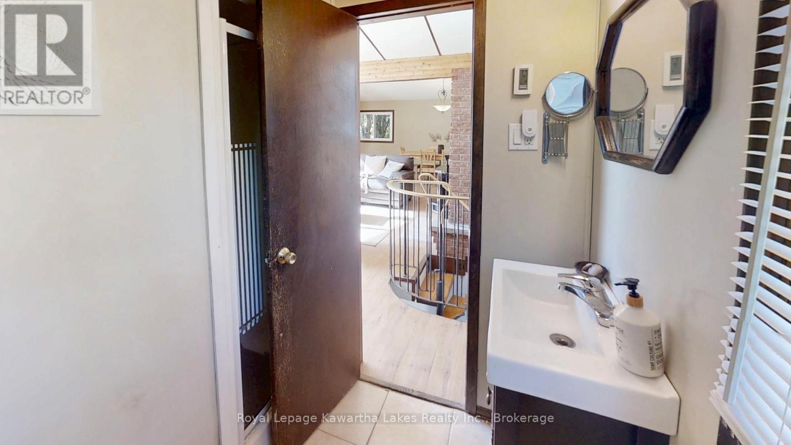 18 LAKEVIEW BOULEVARD - 17