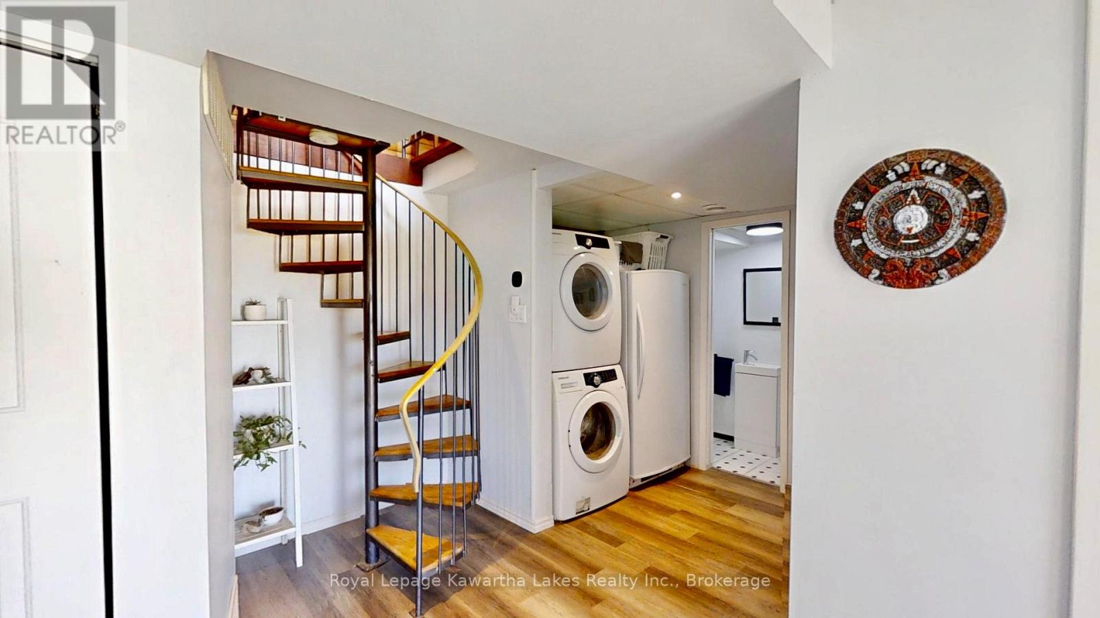 18 LAKEVIEW BOULEVARD - 23