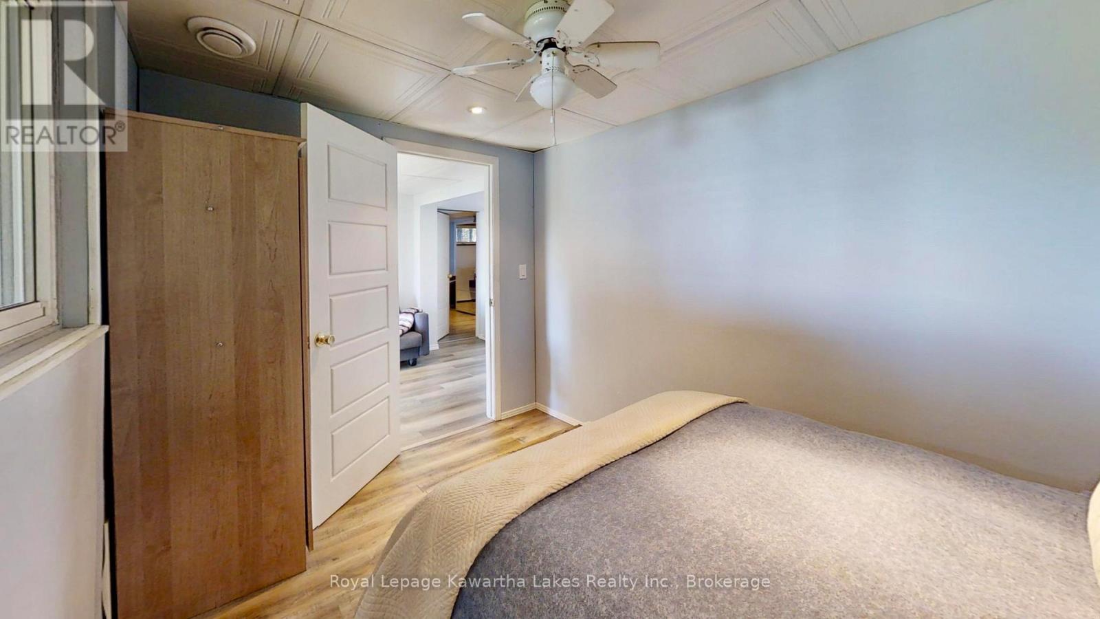 18 LAKEVIEW BOULEVARD - 32