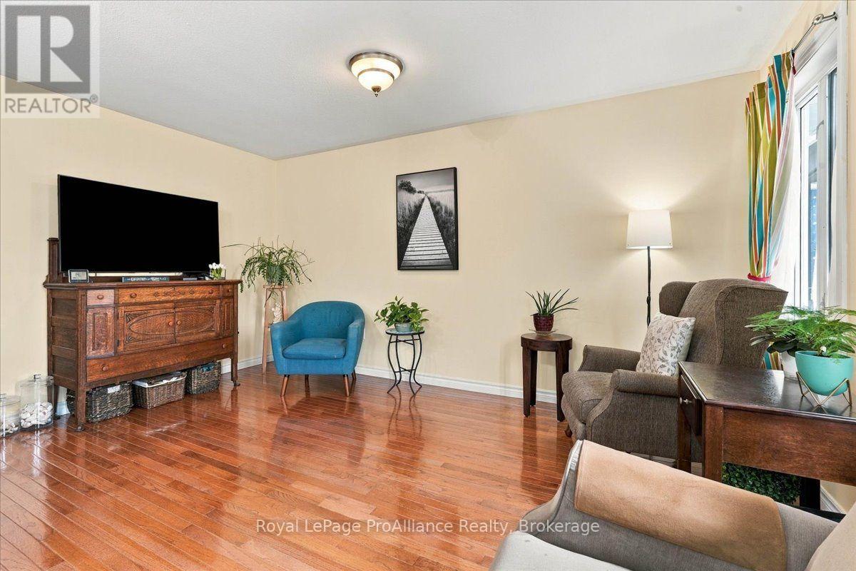 99 MCKENZIE STREET - 17