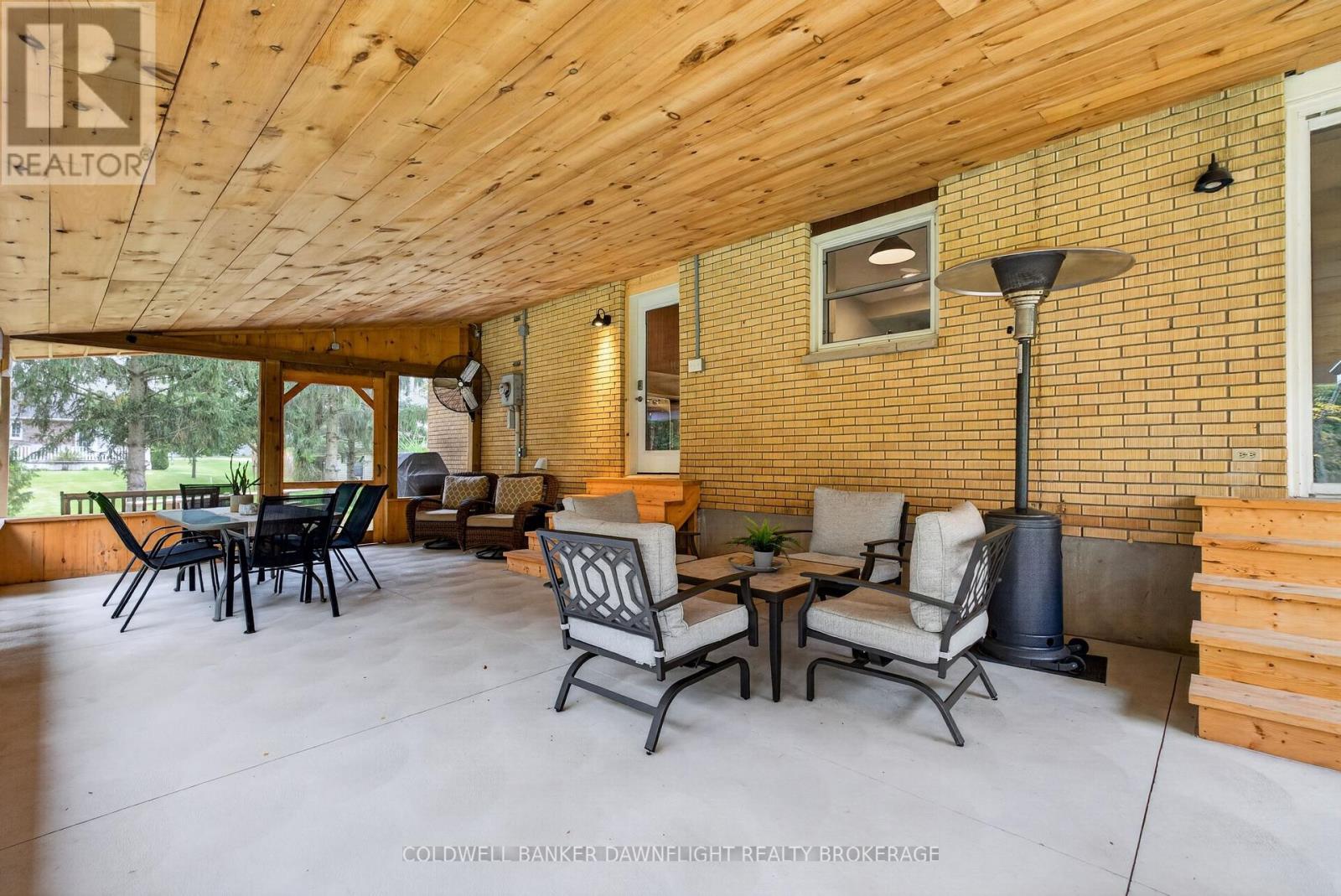 368 STATION STREET - 31