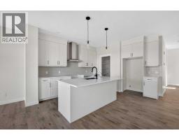 Living room - 77 Royston Gardens Nw, Calgary, AB T3L0N9 Photo 11