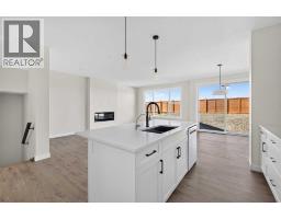 4pc Bathroom - 77 Royston Gardens Nw, Calgary, AB T3L0N9 Photo 14