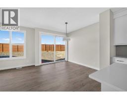 4pc Bathroom - 77 Royston Gardens Nw, Calgary, AB T3L0N9 Photo 9