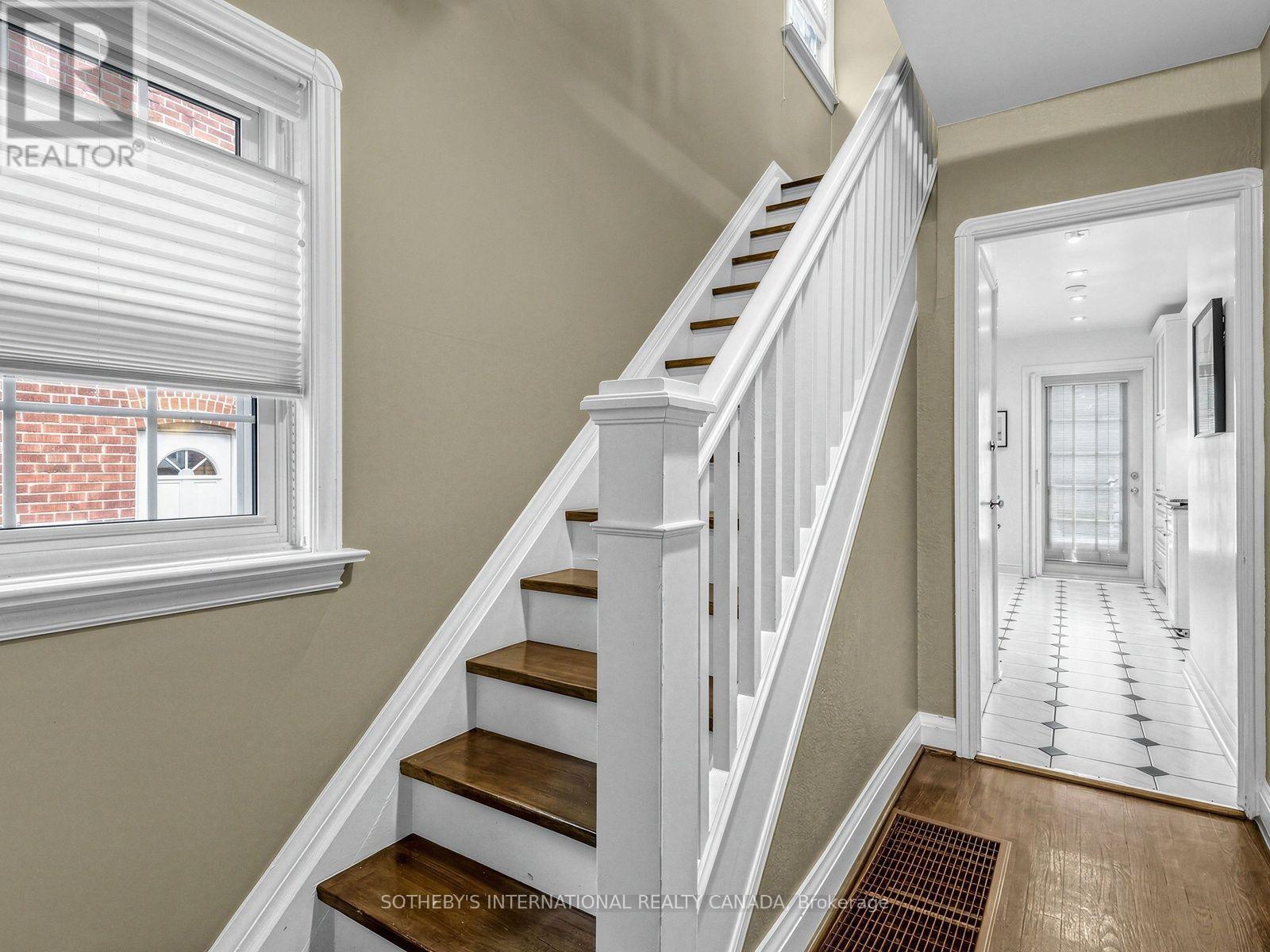 22 Thursfield Crescent, Toronto, ON photo 16