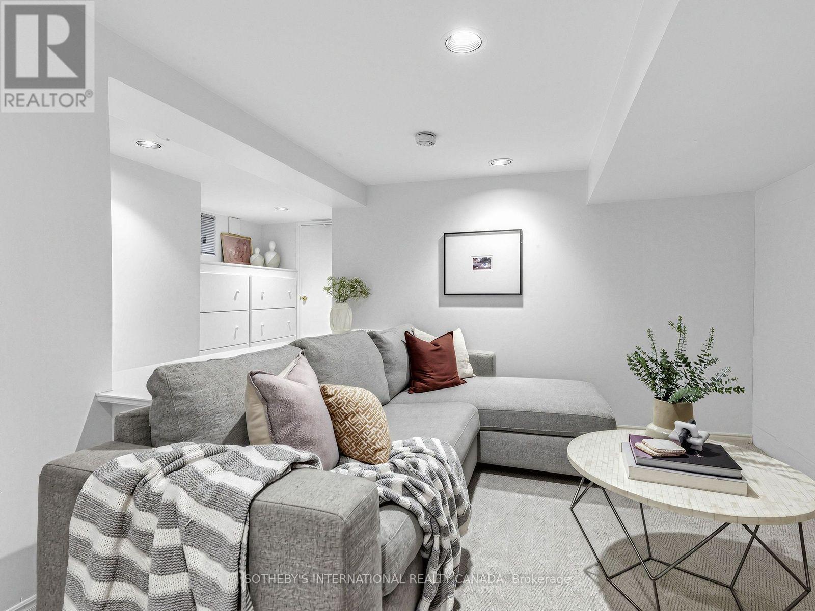 22 Thursfield Crescent, Toronto, ON photo 25