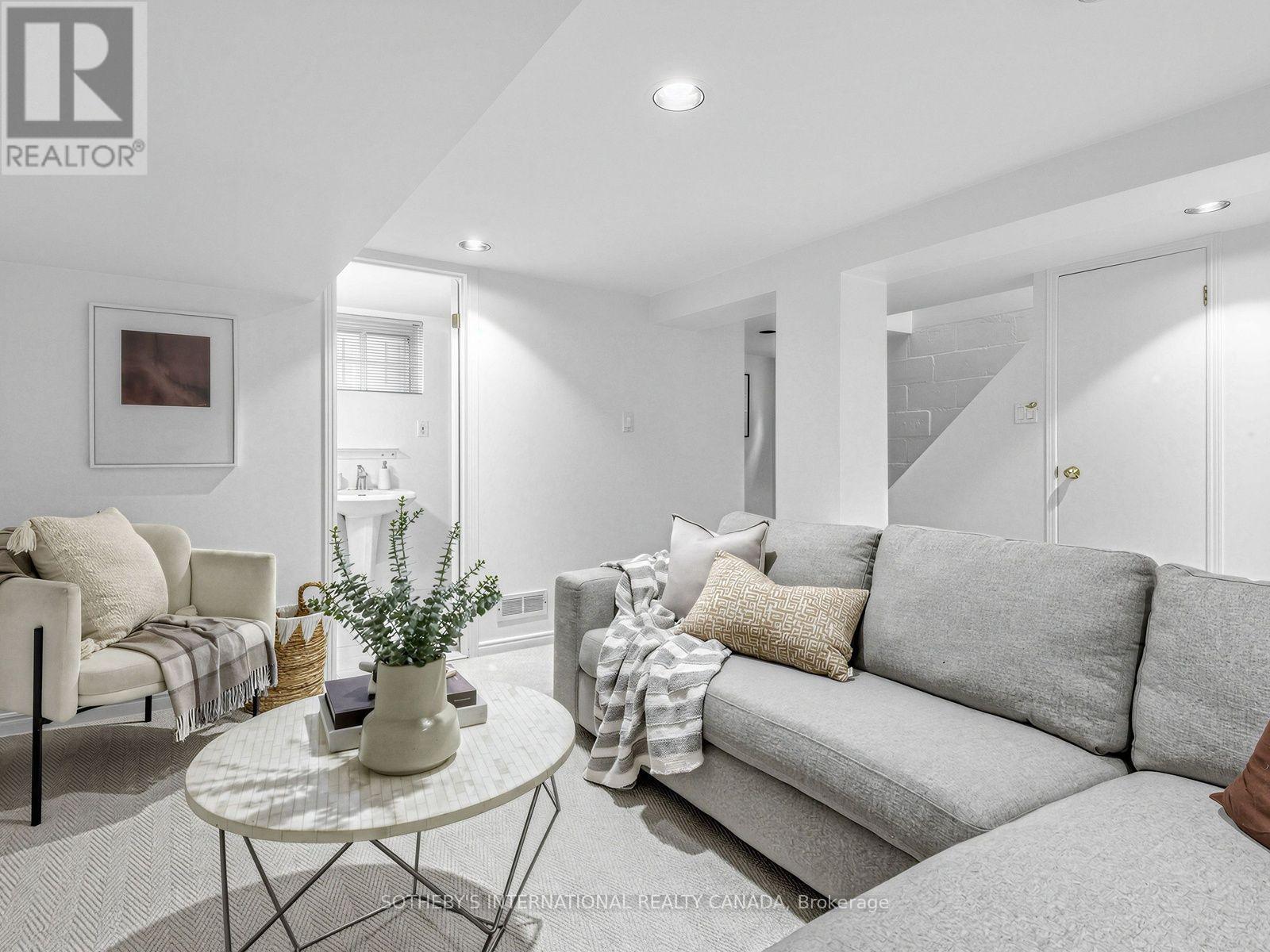 22 Thursfield Crescent, Toronto, ON photo 26