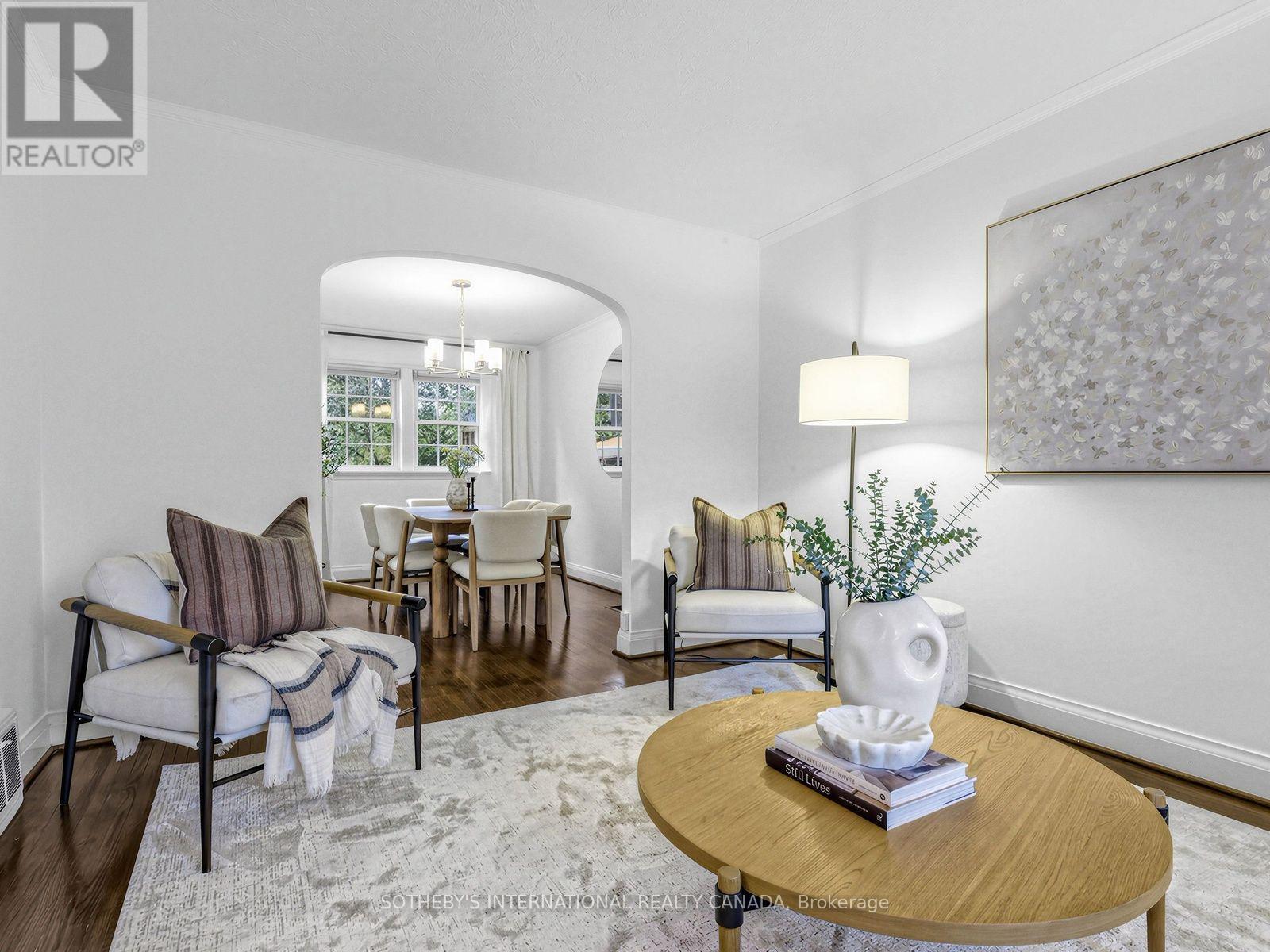 22 Thursfield Crescent, Toronto, ON photo 6