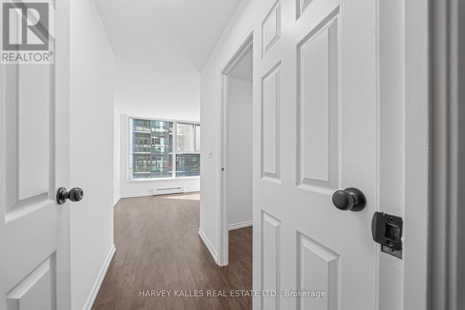 214- 222 The Esplanade, Toronto, ON photo 10