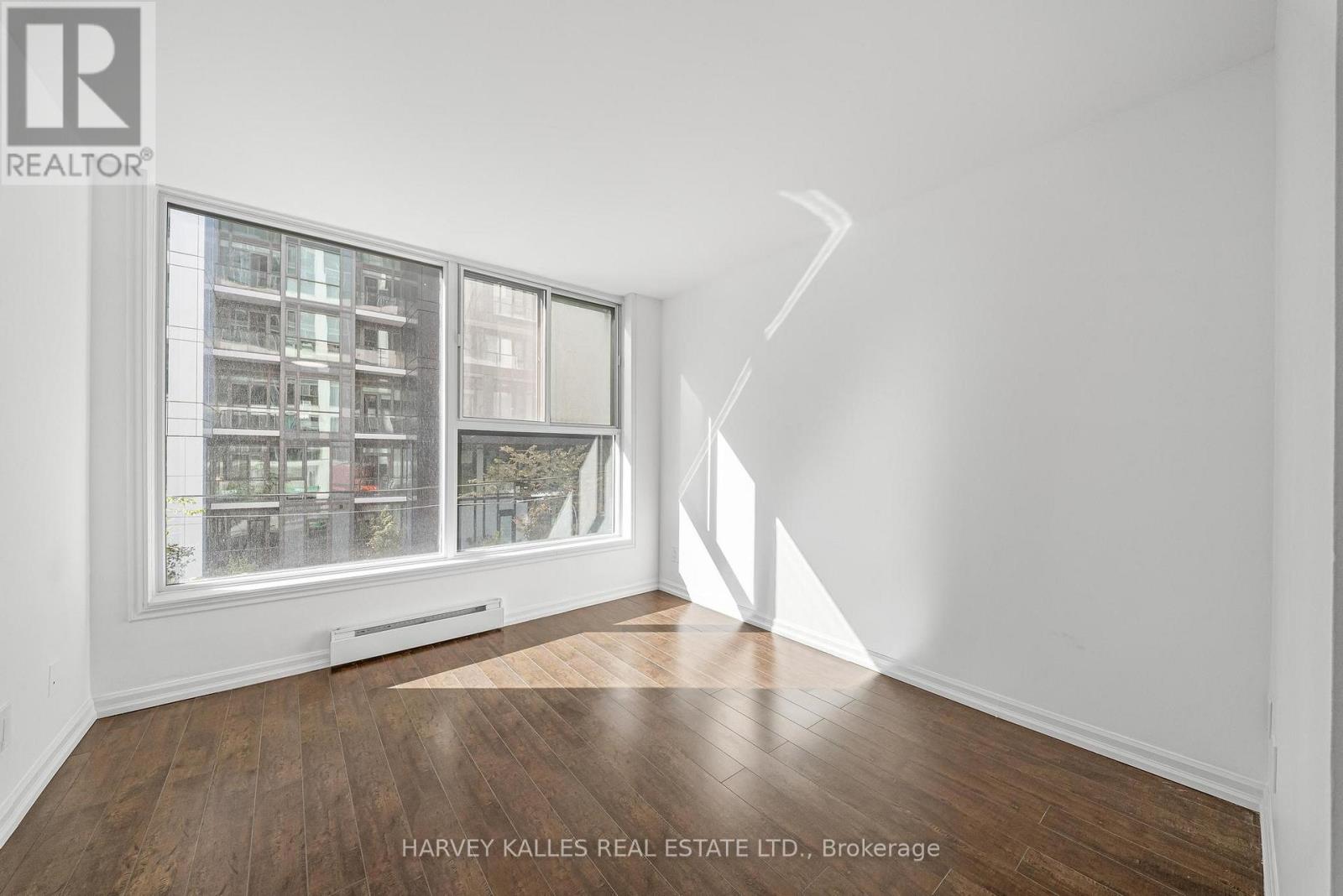 214- 222 The Esplanade, Toronto, ON photo 11